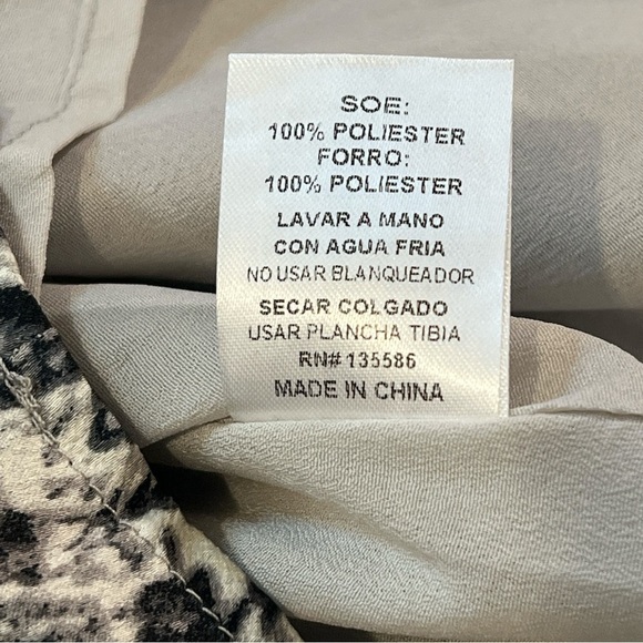 MAIN STRIP Romper Snake Skin Print, V-Neck, Gray/Black & White, Size‎ Large - Picture 7 of 12